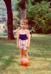 1977-con il pallone.jpg (8557 byte)