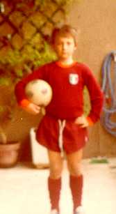 1983-foto con maglia della Roma scudettata.jpg (6139 byte)