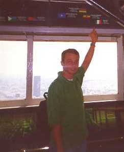 2000-06-Torre Eiffel-indicazione Roma.jpg (7290 byte)